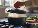 Artículos: Cuando tapar o no tapar la olla: el gesto que cambia por completo tus platos