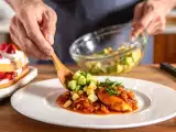 Artículos: Menú del día, 29 de mayo: ensalada refrescante, pollo en salsa y tarta de fresas