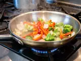 Artículos: Sartén de acero inoxidable: el truco más sencillo para que nada se pegue y cocinar sea más fácil