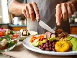Artículos: Menú diario, 23 de junio: ensalada fresca, bandeja paisa y un dulce helado