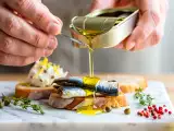 Artículos: Casi todos tiran el aceite de las latas de sardinas sin imaginar lo que se está perdiendo