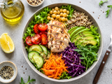 Artículos: Qué añadir a una ensalada para que te llene de verdad y evitar el hambre de media tarde
