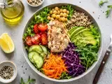 Artículos: Qué añadir a una ensalada para que te llene de verdad y evitar el hambre de media tarde