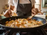 Artículos: ¿Por qué el pollo suelta tanta agua en la sartén? Este detalle que solemos pasar por alto lo cambia todo