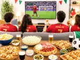 Artículos: Entre um golo e outro, estes 20 aperitivos podem ser o motivo de ninguém querer sair do sofá