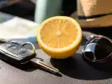 Artículos: Oler limón contra el mareo en coche: cuándo puede ayudar y cómo hacerlo bien