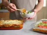 Artículos: Menú diario, 9 de julio: ensalada fresca, moussaka deliciosa y polos de fruta
