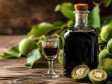Artículos: Nocino casero: el licor italiano de nueces verdes que se prepara en verano y se disfruta cuando llega el frío