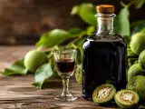 Artículos: Nocino casero: el licor italiano de nueces verdes que se prepara en verano y se disfruta cuando llega el frío