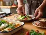 Artículos: Menú vegetariano, 5 de julio: ensalada de pepino, enchiladas y delicioso flan de chocolate