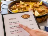 Artículos: ¿Por qué muchos restaurantes solo sirven paella para dos? La verdad detrás del “mínimo dos personas”