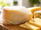 Artículos: No envuelvas siempre el queso directamente en film transparente: este es el motivo