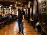 Artículos: ¿Por qué la sidra asturiana se escancia desde tan alto?