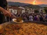 Artículos: El pueblo de 93 vecinos que prepara paella para recibir a 2.000 personas por el eclipse