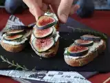 Artículos: Bruschetta con higos, miel y queso fresco: la combinación cremosa y crujiente que triunfa en el aperitivo
