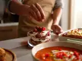 Artículos: Menú vegetariano, 27 de agosto: Salmorejo de pimientos del piquillo, crinkle cake salado y tiramisú de frambuesas