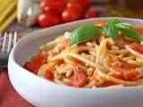 Artículos: 12 recetas de pasta con tomate para aprovecharlos ahora que todavía están en su mejor momento