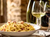 Artículos: ¿Qué vino abrir con una carbonara? No todos los tintos y blancos funcionan igual