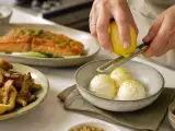 Artículos: Menú diario, 2 de septiembre: setas fritas crujientes, salmón marinado con miso y helado de ricotta
