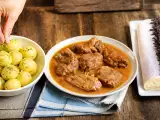 Artículos: Menú diario, 21 de septiembre: patatas salteadas, caldereta de cordero y brazo de mousse de queso