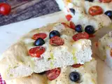 Artículos: Focaccia esponjosa con tomates cherry y aceitunas: cómo conseguir una miga aireada