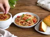 Artículos: Menú diario, 10 de octubre: sopa de castañas y calabaza, espaguetis con sardinas y bizcocho de leche condensada