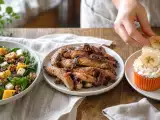 Artículos: Menú diario, 14 de octubre: ensalada de espinacas, pollo a la miel y cupcakes de plátano