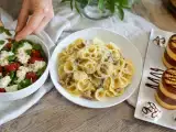 Artículos: Menú diario, 20 de octubre: stracciatella casera, farfalle con atún y tartitas de flan