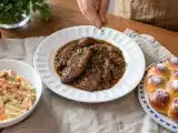 Artículos: Menú diario, 22 de octubre: ensalada de col, fricandó de ternera y fullatre de Tauste