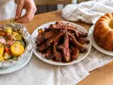 Artículos: Menú diario, 26 de octubre: verduras al grill, chuletillas de cordero y bizcocho de peras
