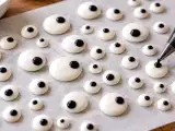 Artículos: Aprende a hacer ojitos de azúcar en casa y dales un toque divertido a tus postres de Halloween