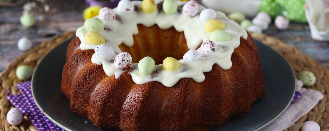 El bizcocho de Pascua más bonito: Un bundt cake de limón y chocolate blanco
