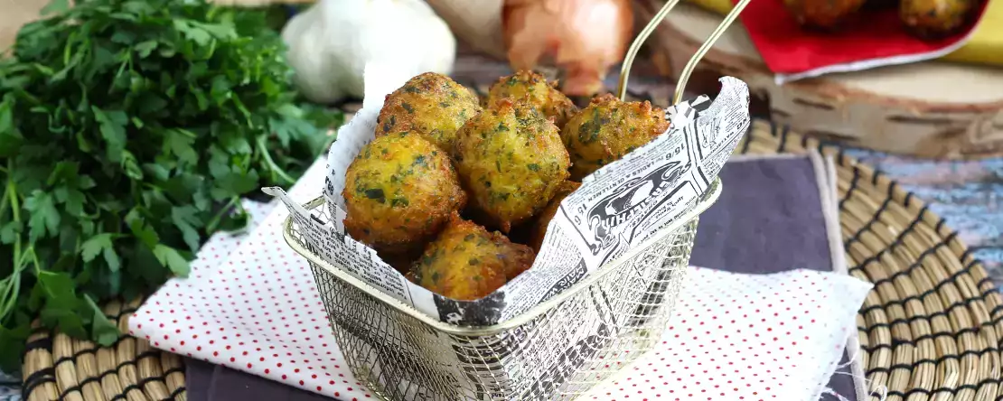 Disfruta de estos tradicionales buñuelos de bacalao para Semana Santa