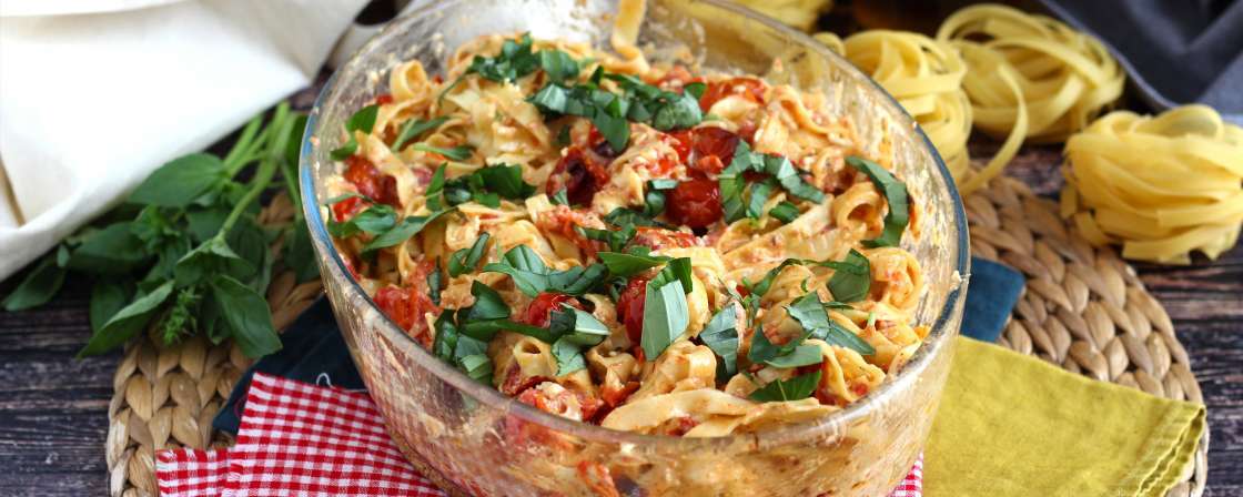 Tagliatelles con tomate y feta ¡La pasta como nunca las has probado!