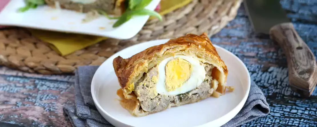 Exquisito pastel de carne y hojaldre perfecto para disfrutar en familia