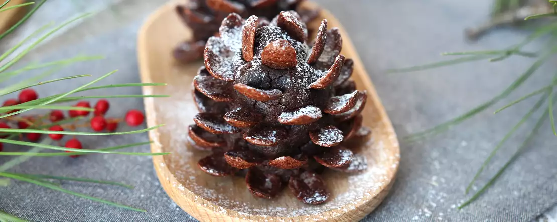 Unas piñas navideñas de brownie pueden ser el postre fácil y vistoso que estabas buscando