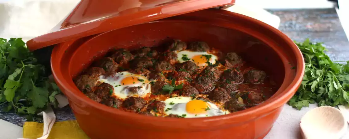 Tajine de kefta: el delicioso guiso marroquí de ternera, hierbas y especia