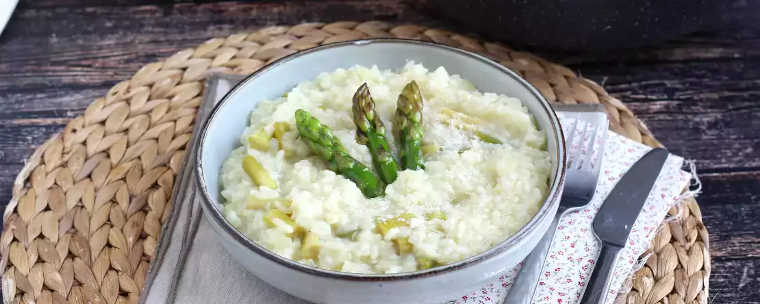 Un risotto de espárragos verdes para saborear la primavera