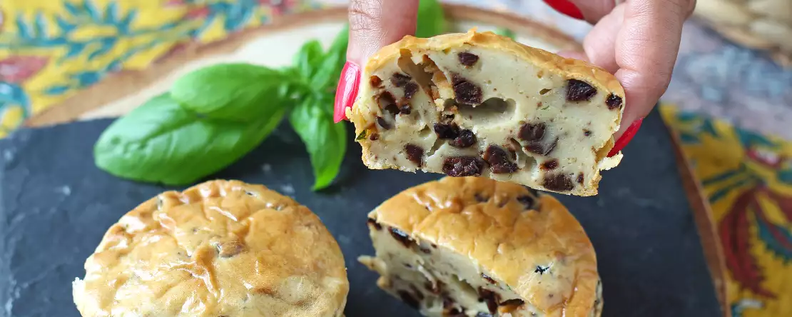 Pastelitos salados de queso crema y aceitunas: tiernos, cremosos y perfectos para el aperitivo