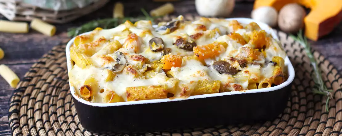 Pasta al horno con calabaza, setas y una bechamel irresistible