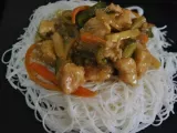 Receta Wok de pollo con verduras y fideos de arroz