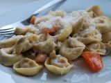 Receta Tortellini con tomate y champiñones