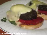 Receta Tosta de pimientos de piquillo con morcilla y queso fundido