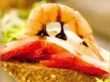 Receta Pincho de carpaccio de bacalao con fresas y langostino
