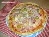 Receta Pizza de jamón york, cebolla, bacon y aceitunas
