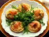Receta Canapés de salmón y huevos revueltos
