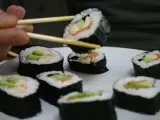 Receta Sushi variado con pepino y salmón