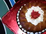 Receta Savarín de coco con fresas y nata