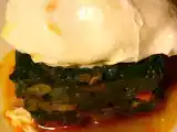 Receta Huevo poché sobre salteado de espinacas con chorizo de jaén