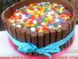 Receta Tarta de kit kat y lacasitos